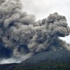 Gunung Marapi Erupsi, Lontarkan Abu Setinggi 1,6 Km dan Getarkan Rumah Warga