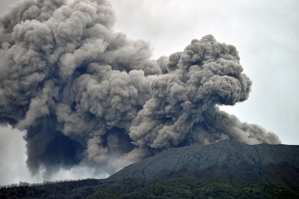 Gunung Marapi Sumatera Barat Erupsi