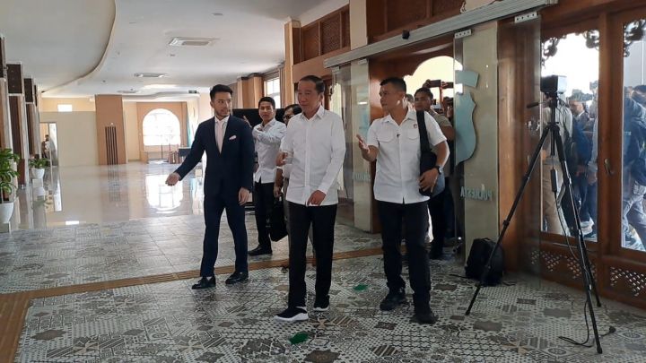 Joko Widodo memenuhi panggilan penyidik untuk pemeriksaan di Polresta Solo