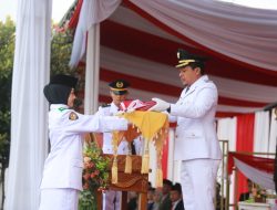 Pemkab Pringsewu Gelar Upacara HUT Ke-80 RI, Bupati Launching Air Mineral Daerah