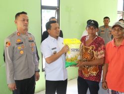 Polres Pringsewu Luncurkan Program “1 Pekon 1 Ton Beras Murah”, Warga Kediri Terima Bantuan Gratis
