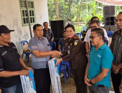Kejaksaan Negeri Pringsewu dan Dinas Pertanian Pringsewu Fasilitasi Penyerahan Bantuan CSR Perpadi kepada Petani Mitra Adhyaksa