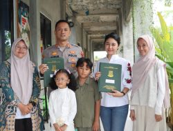 Dukung GEMAR, Kapolres Pringsewu Turun Langsung Ambil Rapor Anak di Sekolah