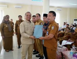 Bupati Pringsewu Serahkan SK Dewan Pengawas RSUD, Tekankan Pelayanan Prima