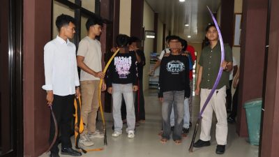 Viral Tawuran Bawa Klewang hingga 1,6 Meter, Polisi Tangkap 8 Remaja Geng Motor di Pringsewu